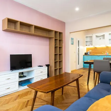Apartmán Lovely Cozy 2bd Near The Center Of *