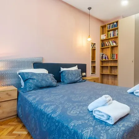 Apartmán Lovely Cozy 2bd Near The Center Of *