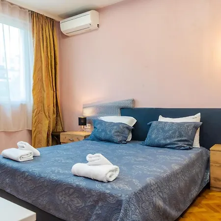 Apartmán Lovely Cozy 2bd Near The Center Of *