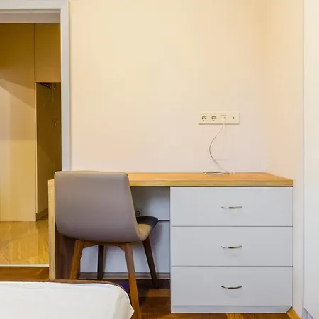 Apartmán Lovely Cozy 2bd Near The Center Of *