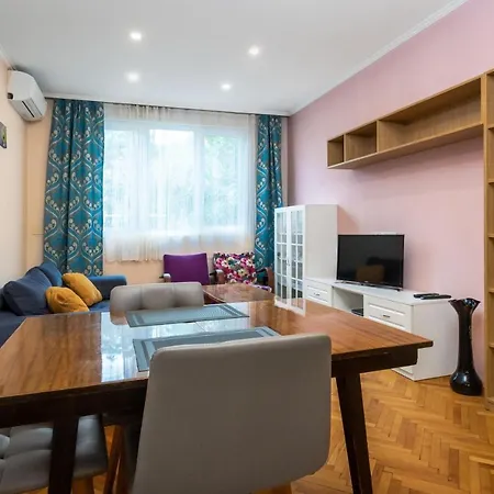 Lägenhet Lovely Cozy 2bd Near The Center Of Sofia