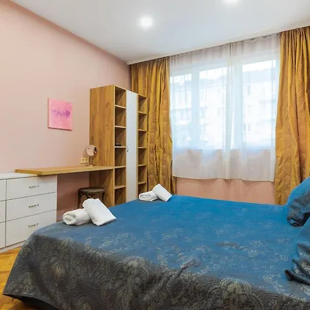 Lovely Cozy 2bd Near The Center Of Lägenhet *