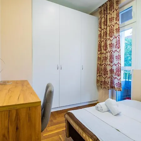 Lovely Cozy 2bd Near The Center Of 아파트