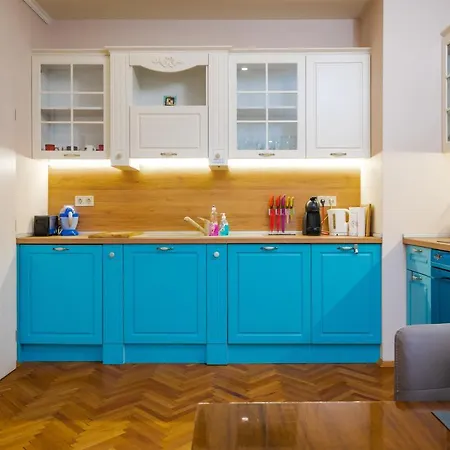 Apartament Lovely Cozy 2bd Near The Center Of *